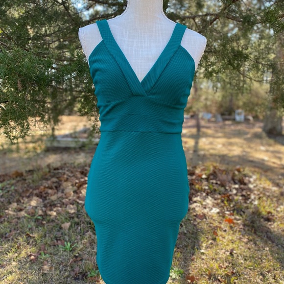 ⭐️ 4/$20 Small Forever 21 Dress - Picture 2 of 4